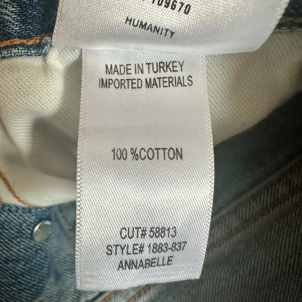 CITIZENS OF HUMANITY - Women's Annabelle Cut-Off Short - Perfect Condition! - Picture 10 of 12